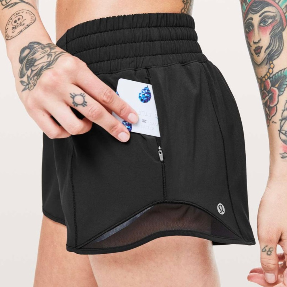 Lululemon Hotty Hot Short *High-Rise 2.5"
Black (First Release)